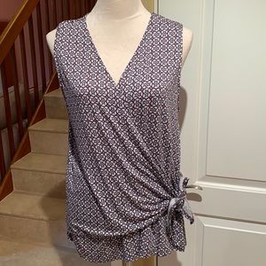 LOFT OUTLET. Gray, Coral, black wrap top. Sleeveless V-Neck. Cute flower…